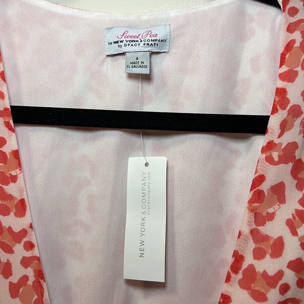 💛New York & Company Women’s Red/White Deep V Neck Tie Front Blouse Size S - Picture 2 of 6
